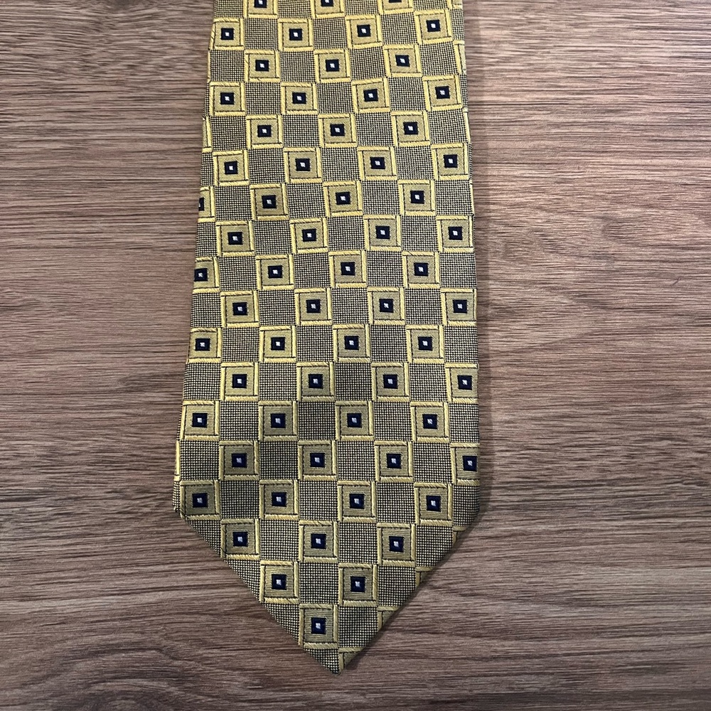 100% Silk Vintage Gold and Black Patterned Tie